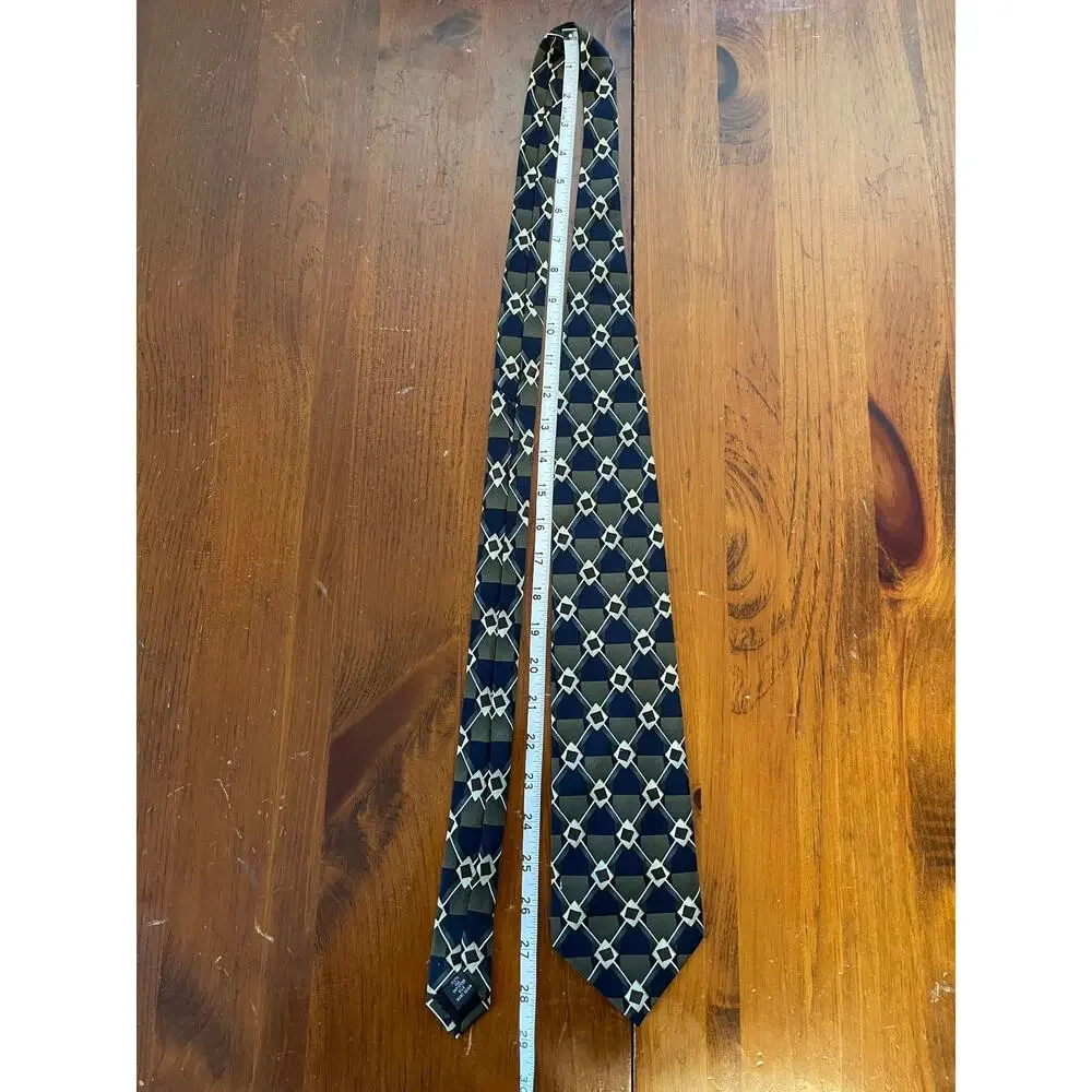 Studio Z Tie, All Silk, Hand Sewn - Flaw, see description and photos